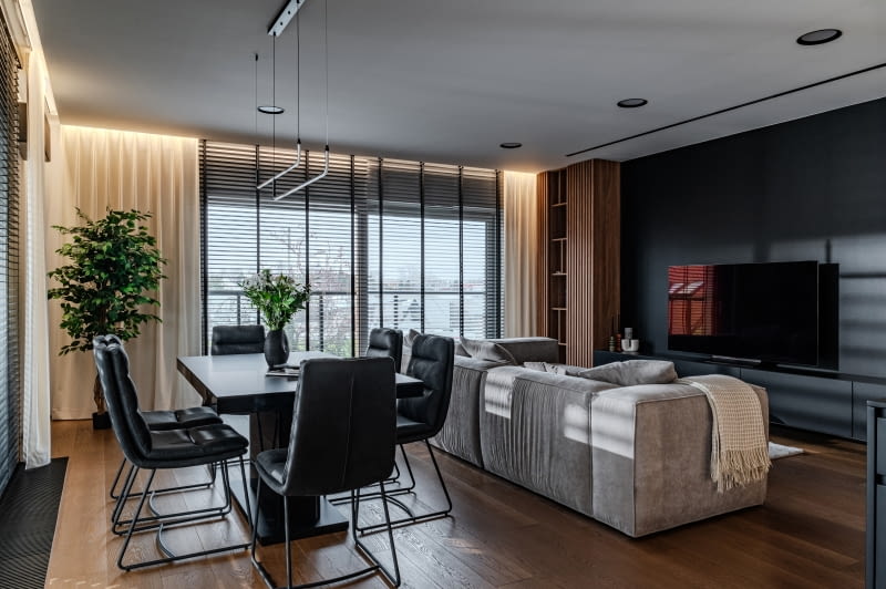 Projektując oświetlenie salonu, warto zaplanować różne scenariusze, sprzyjające pracy albo relaksowi.