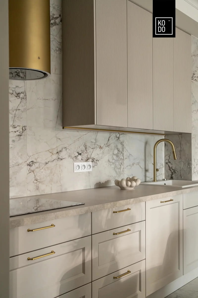 Wnętrza w złotej poświacie - projekt pracowni KODO