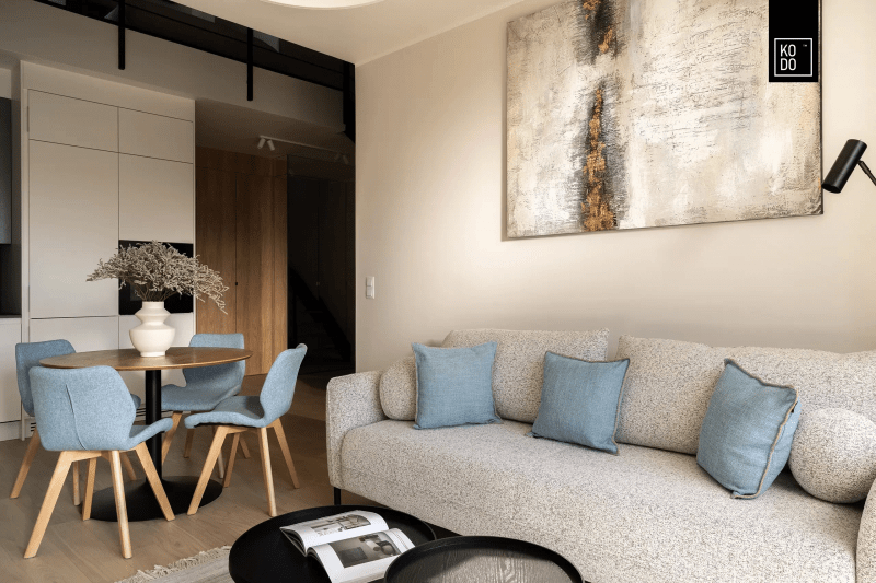 Minimalistyczne dwupoziomowe mieszkanie