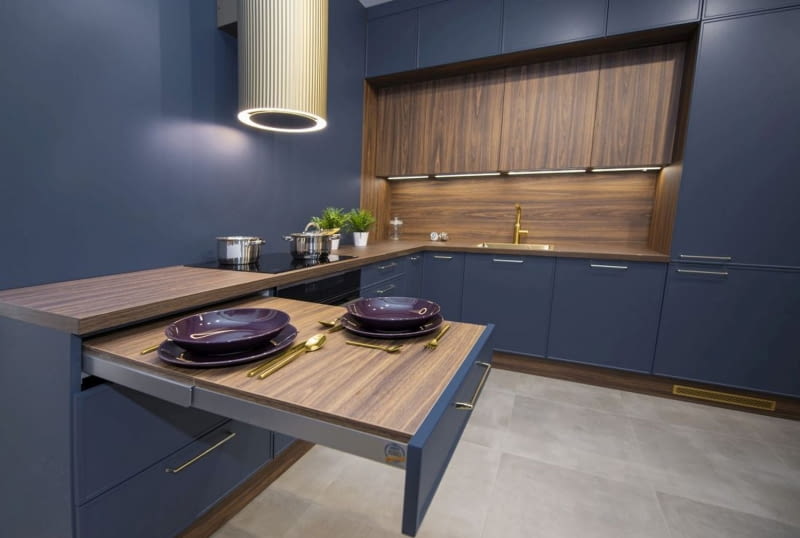 Blat wysuwany z zabudowy meblowej