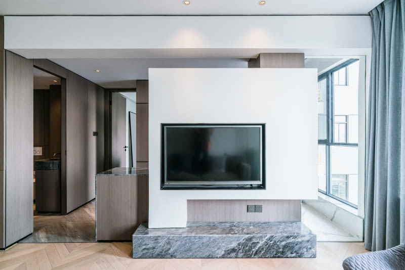 Przestronne mieszkanie z wanną w sypialni