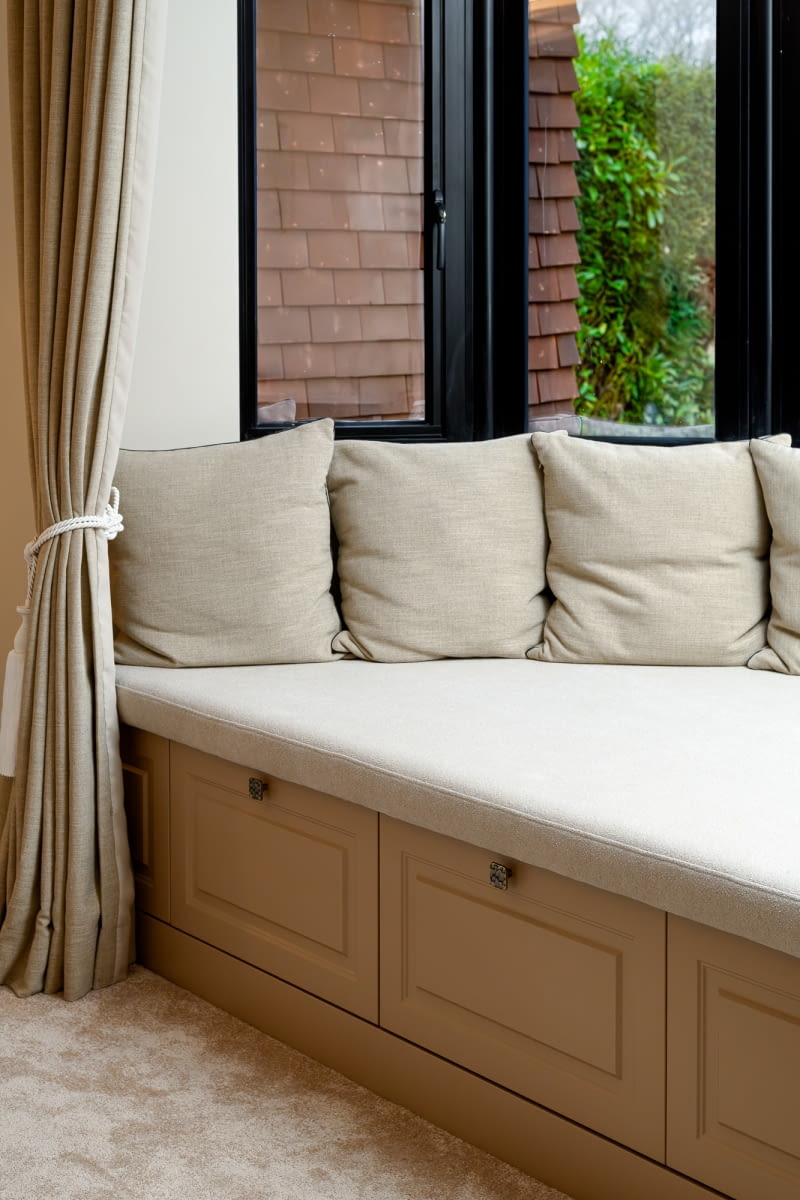 Santosh House: współczesna interpretacja brytyjskiej elegancji Santosh House: współczesna interpretacja brytyjskiej elegancji