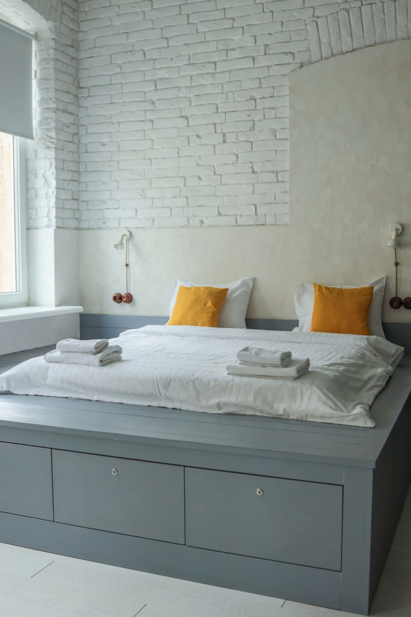 Łóżko na podeście - inspiracje Łóżko na podeście - inspiracje