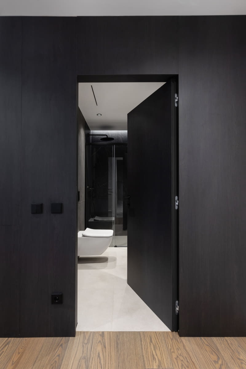 Minimalistyczne mieszkanie w czerni i bieli Minimalistyczne mieszkanie w czerni i bieli