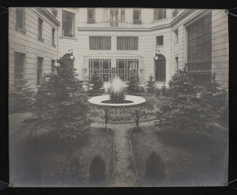 Patio w 1925 roku Patio w 1925 roku