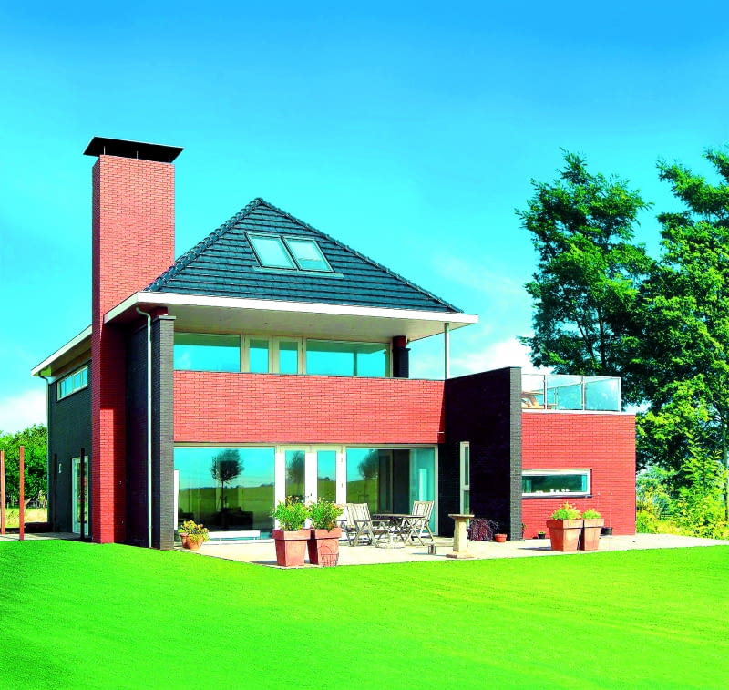 Nasiąkliwość klinkieru ocenia się na zaledwie 6%. Wykonane z niego cegły wytrzymują co najmniej  100 cykli zamrażania i odmrażania, podczas gdy dla zwykłych górna granica to 25 cykli