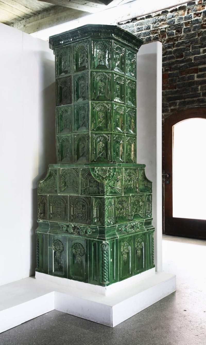 Mieszkanie z piecem kaflowym w starej kamienicy