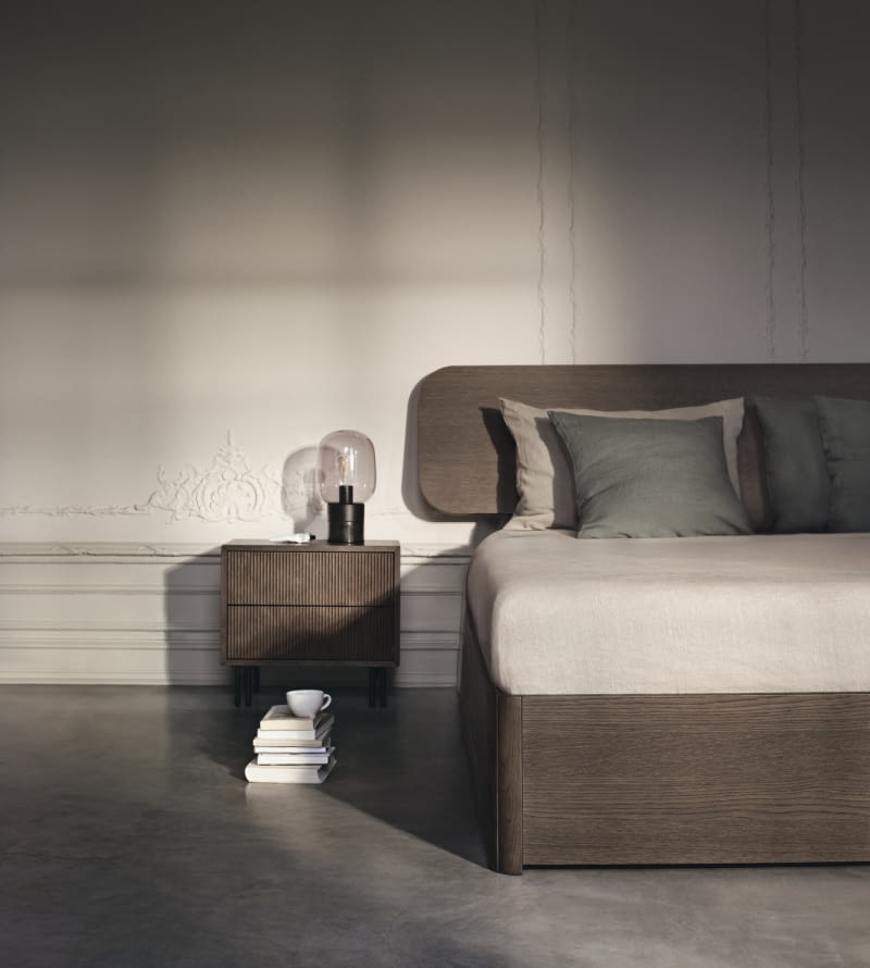 Łóżko element w fornirze w kolorze ciemnego dębu