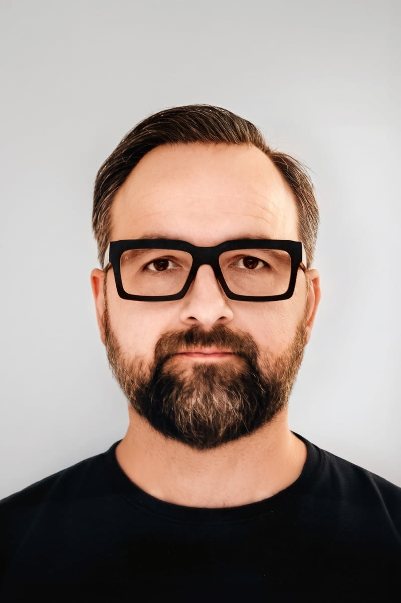 Alek Pluta, architekt i dyrektor kreatywny w studiu Nomadd. Alek Pluta, architekt i dyrektor kreatywny w studiu Nomadd.