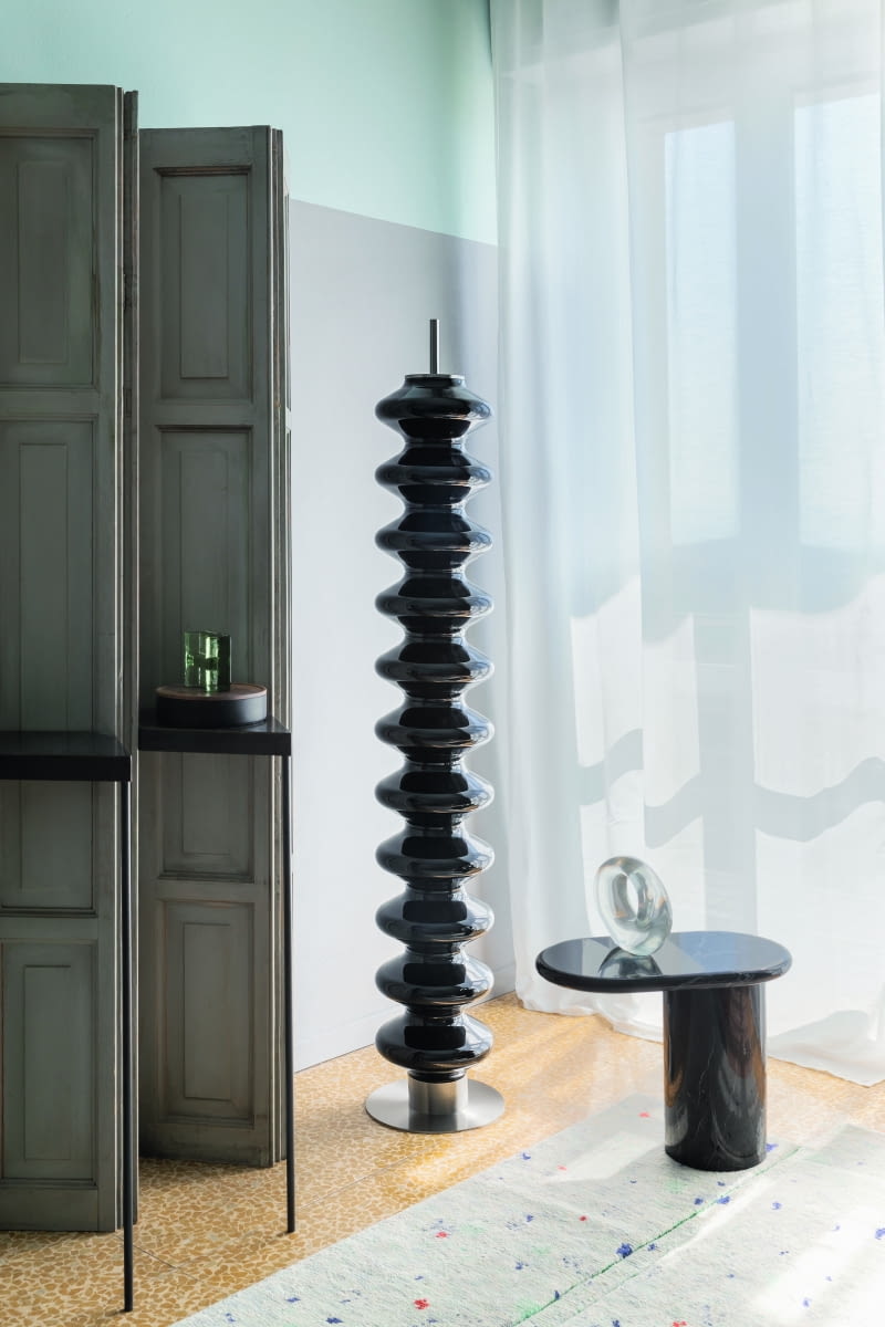 Grzejnik o sinusoidalnym kształcie zachwyca swoją formą