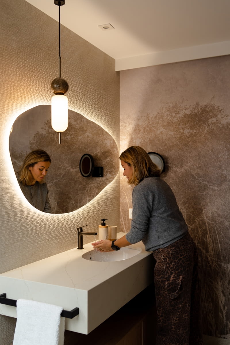 Domowe SPA kojarzy się z naturą, spokojem i harmonią, dlatego tak ważny jest świadomy dobór materiałów