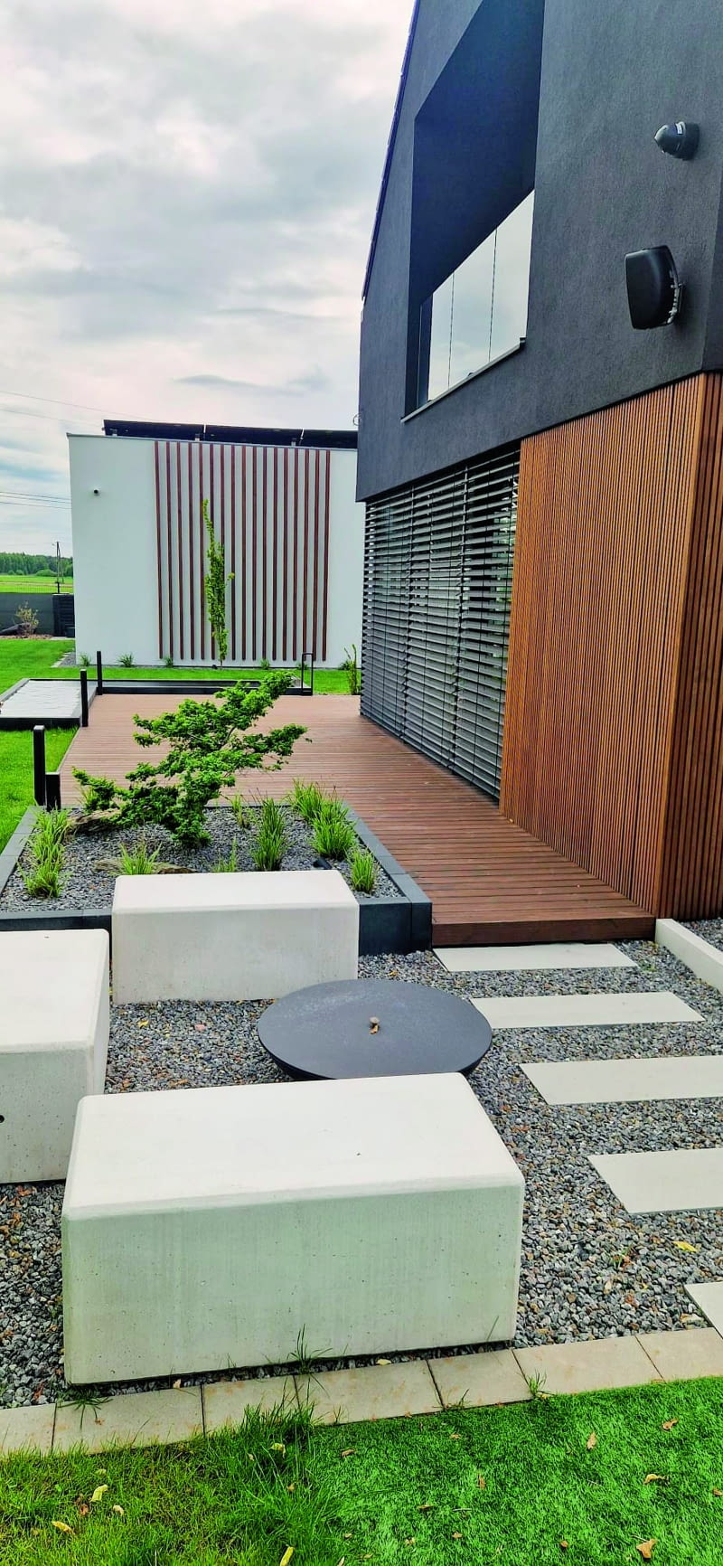 Dwie ciemne stodoły Dwie ciemne stodoły