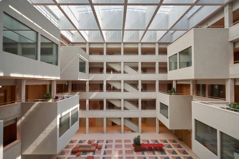 Wydział Psychologii Uniwersytetu Warszawskiego - atrium Wydział Psychologii Uniwersytetu Warszawskiego - atrium