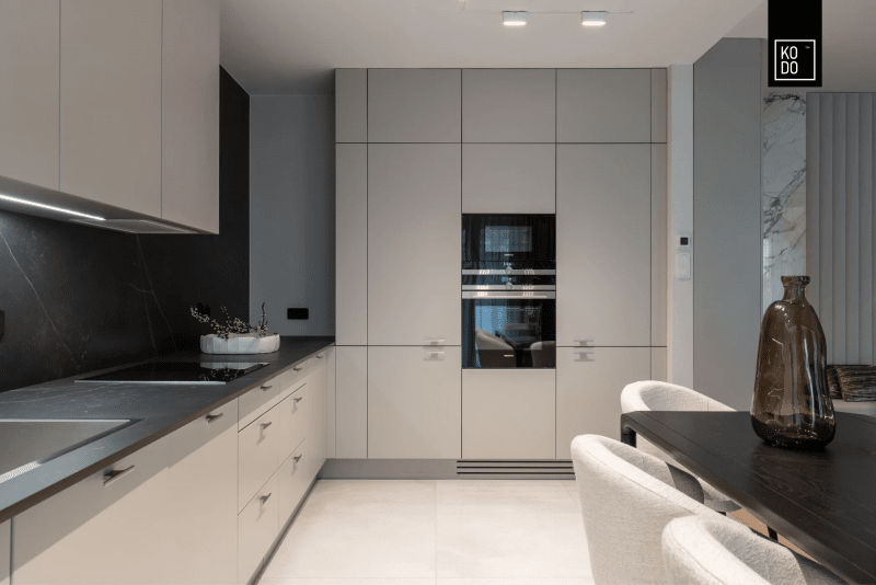 Światło, geometria i ponadczasowa forma – nowoczesny apartament