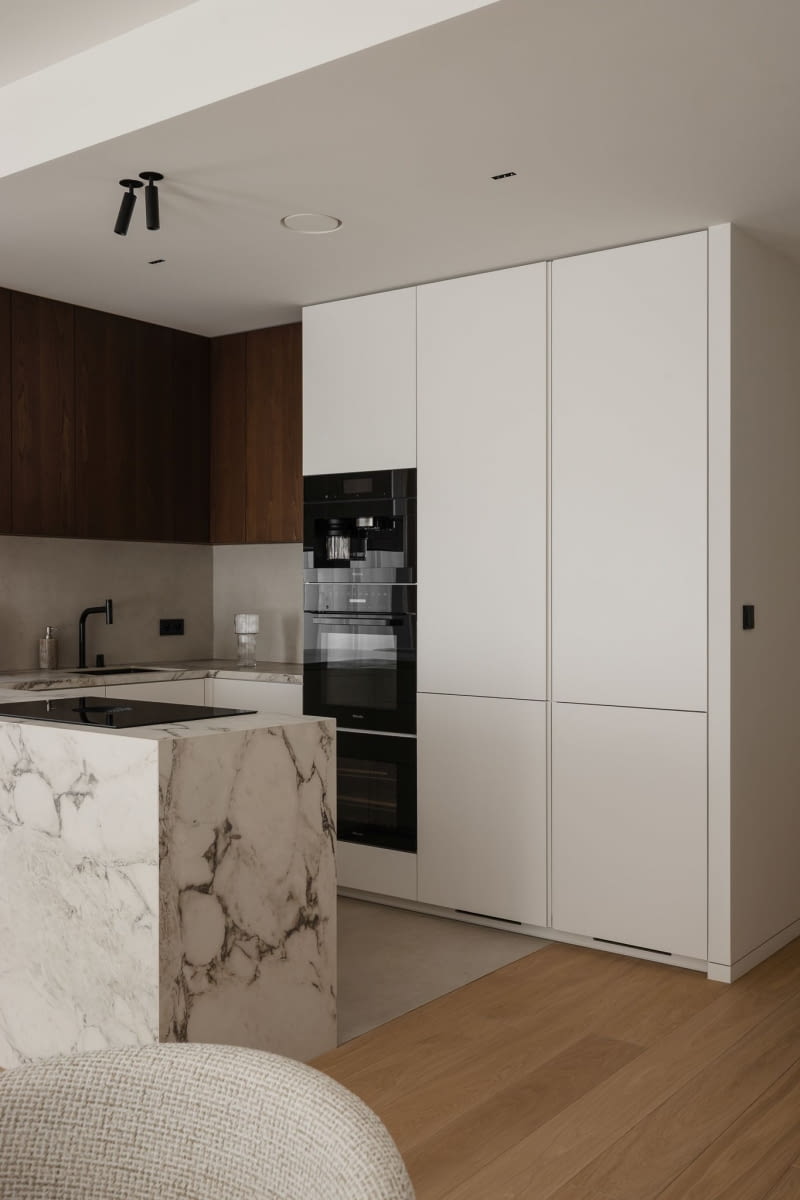 Minimalistyczny apartament RUUM studio w warszawskiej 19. Dzielnicy