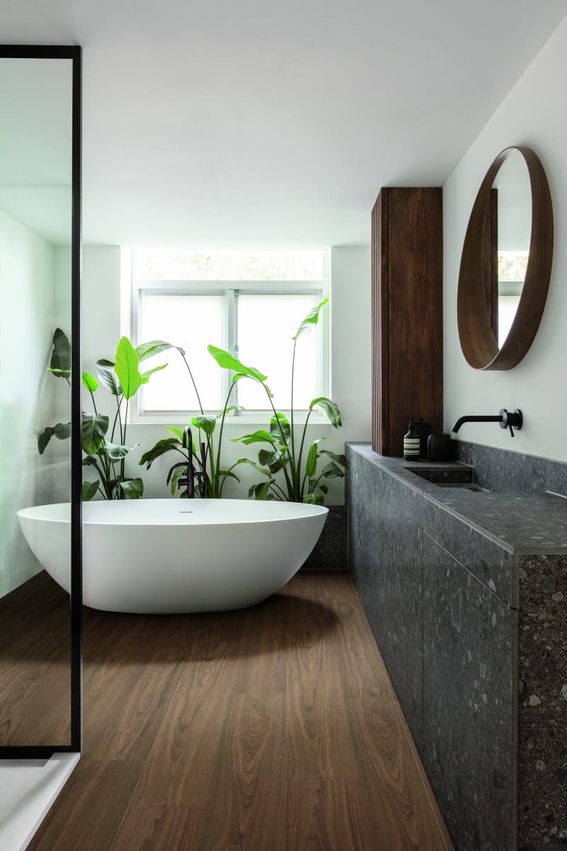 Urządzając łazienkę musimy pamiętać o tym, aby podłoga, którą wybieramy, była odporna na wilgoć QUICK-STEP Urządzając łazienkę musimy pamiętać o tym, aby podłoga, którą wybieramy, była odporna na wilgoć QUICK-STEP