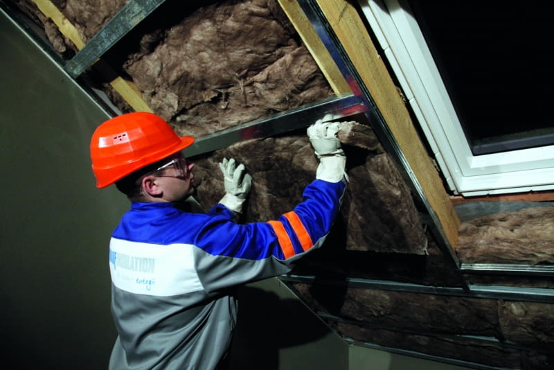 Poza zwiększoną odpornością na zawilgocenie hydrofobizowana wełna mineralna charakteryzuje się również zdolnością do szybkiego wysychania po kontakcie z wodą Poza zwiększoną odpornością na zawilgocenie hydrofobizowana wełna mineralna charakteryzuje się również zdolnością do szybkiego wysychania po kontakcie z wodą
