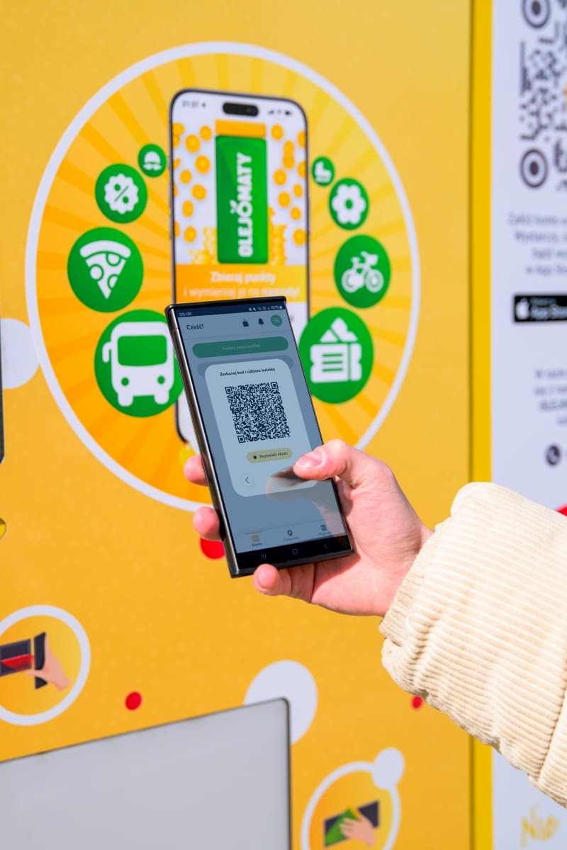 Warszawa z pierwszym Olejomatem - automat do zbiórki zużytego oleju stanął przed CH Wola Park