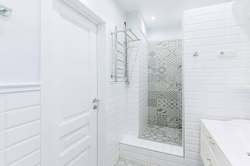 Wzorzyste płytki w łazience