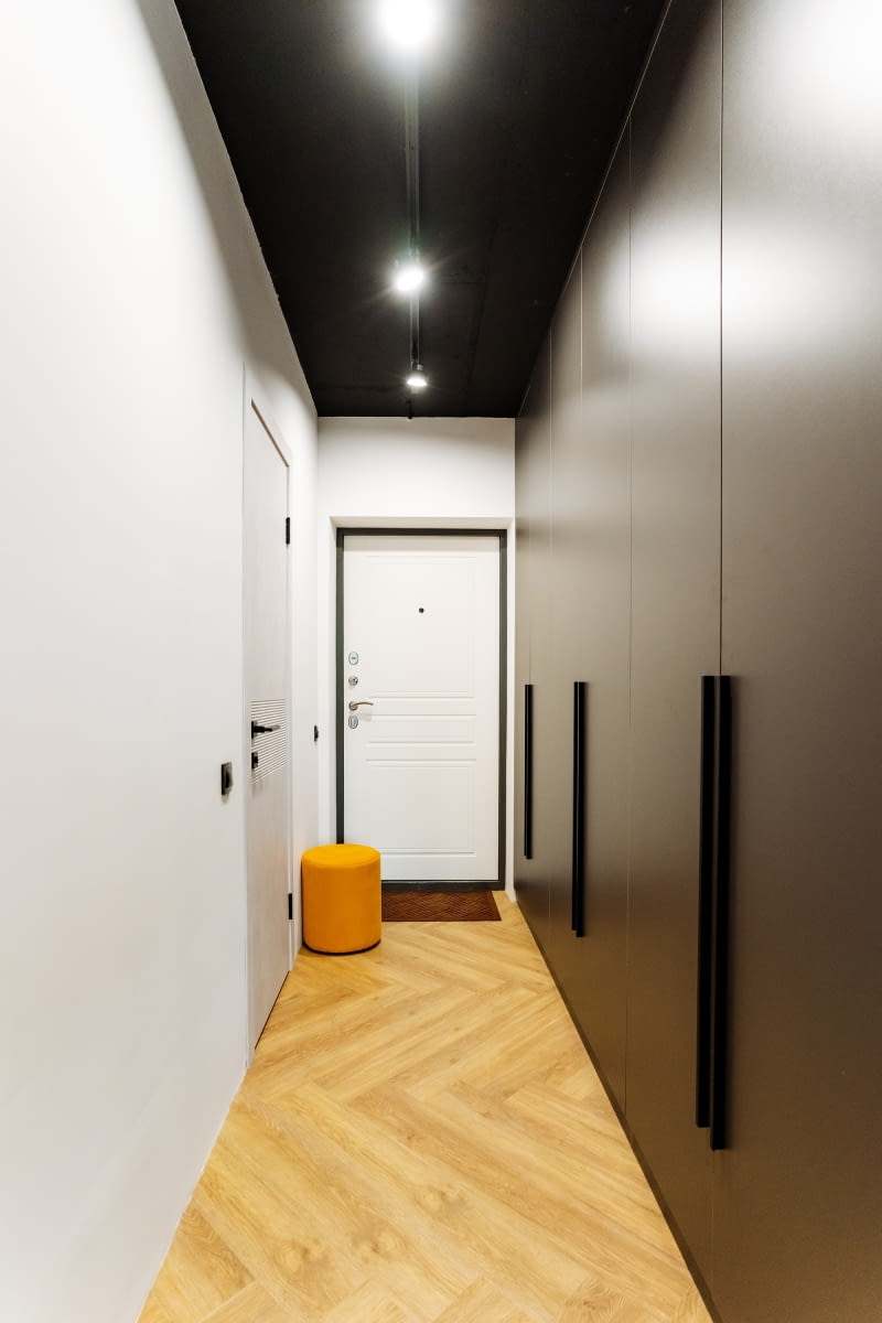 Czarny sufit w aranżacji wnętrz