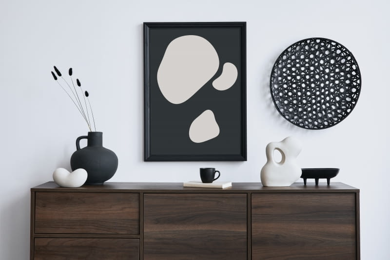 Małe mieszkanie w czerni i bieli