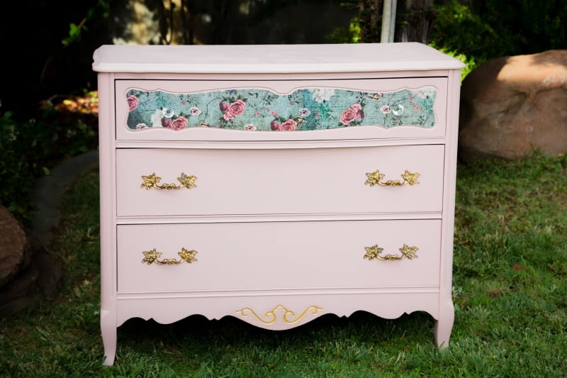 Jak ciekawie pomalować komodę?