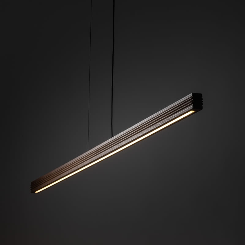 Viga Wood, drewno i stal, 120,5 × 5 cm, dł. 140 cm, 935 zł.