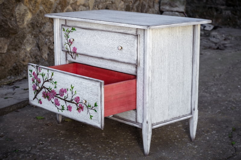 Jak ciekawie pomalować komodę?