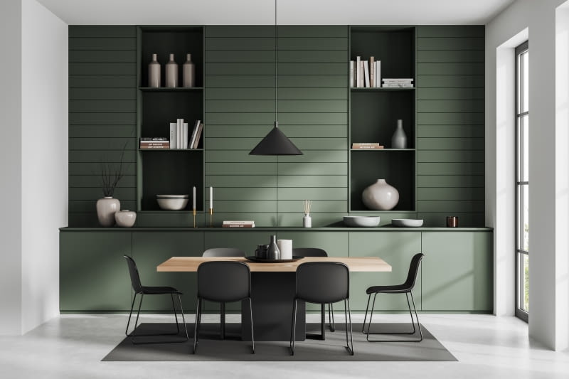 Zastawa stołowa przechowywana blisko stołu, w jednym regale czy szafce, ułatwia przygotowanie na nim nakryć. Na otwartych półkach większej zabudowy można ładnie wyeksponować naczynia używane na specjalną okazję.