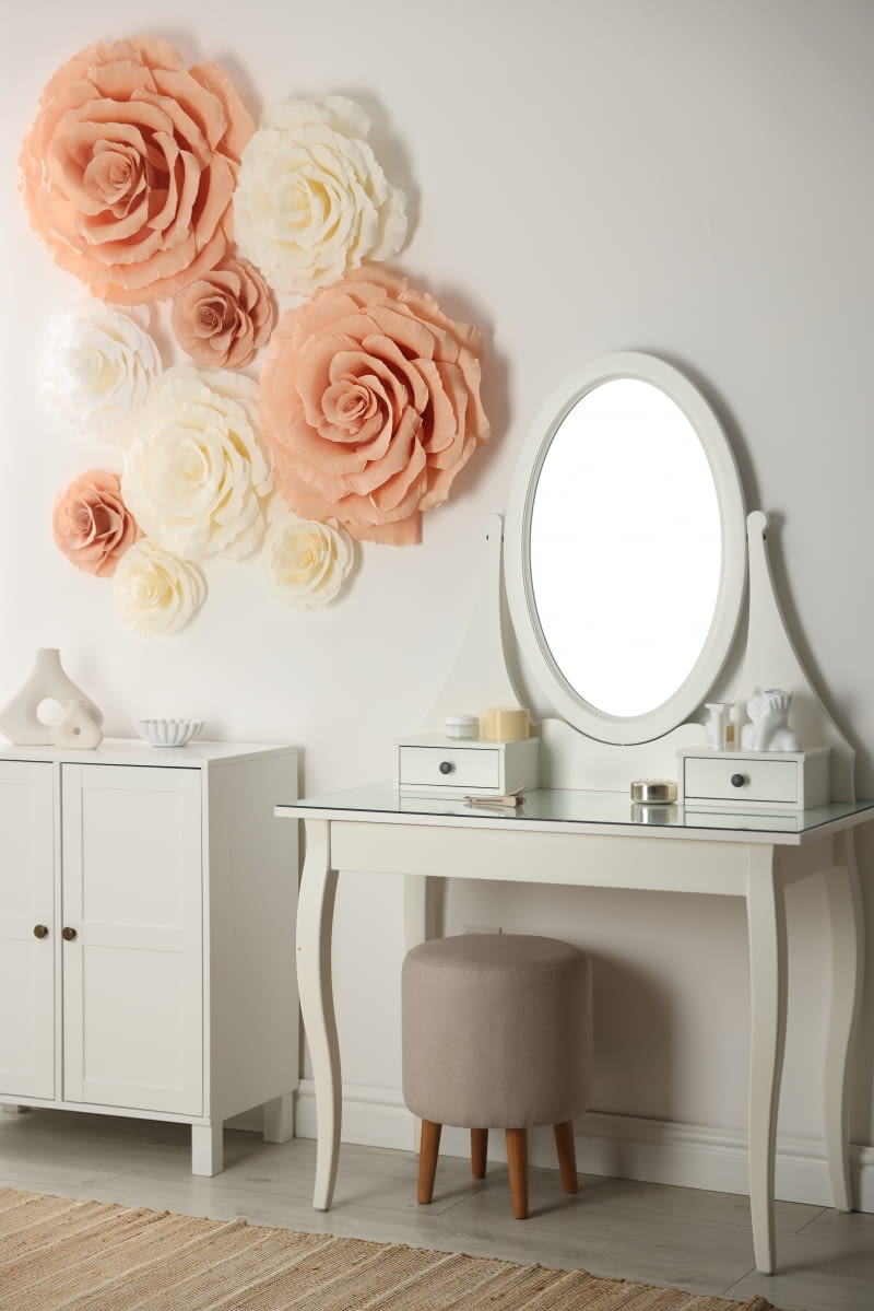 Dekoracja kwiatowa na ścianie