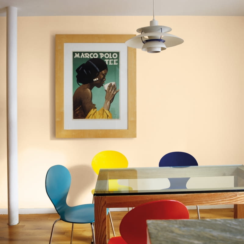 Nieco spokojniejszą aranżację otrzymamy, wybierając krzesła w różnych kolorach, ale z tej samem kolekcji. Nieco spokojniejszą aranżację otrzymamy, wybierając krzesła w różnych kolorach, ale z tej samem kolekcji.