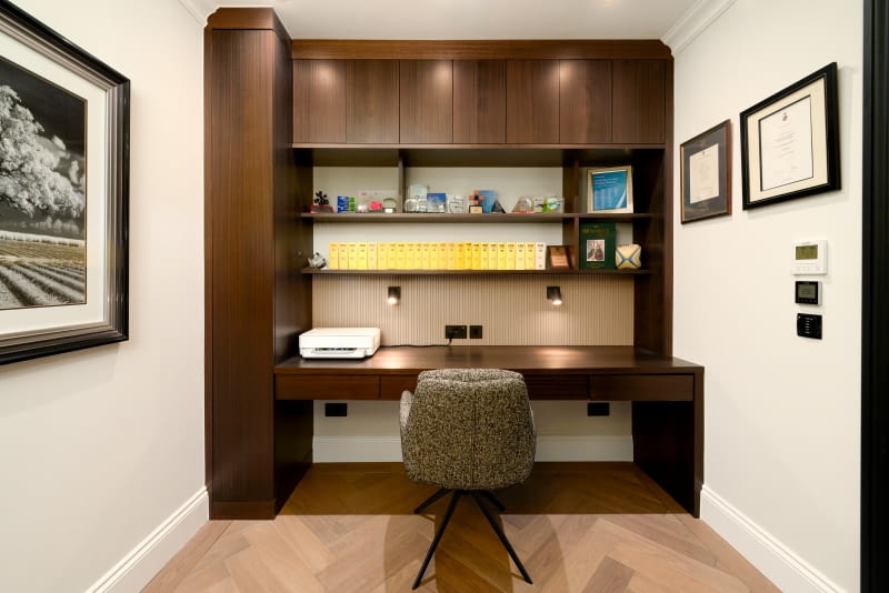 Santosh House: współczesna interpretacja brytyjskiej elegancji Santosh House: współczesna interpretacja brytyjskiej elegancji