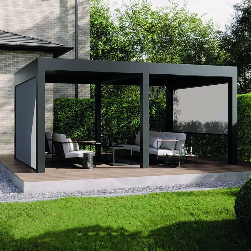 O tym, czy z tarasu będzie można korzystać także w chłodniejsze pory roku, w dużym stopniu decydują osłony boczne, które zatrzymają wiatr, dzięki czemu na tarasie robi się nieco cieplej Pergola