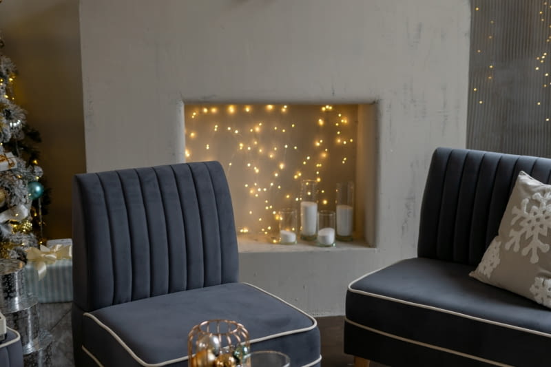 Atrapa kominka ze świecami