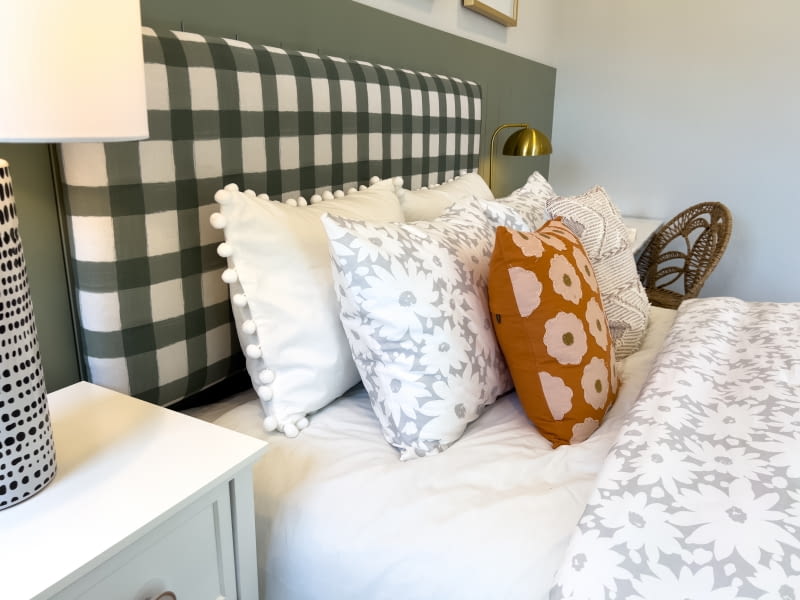 Dekoracje: szyjemy zagłówek do łóżka