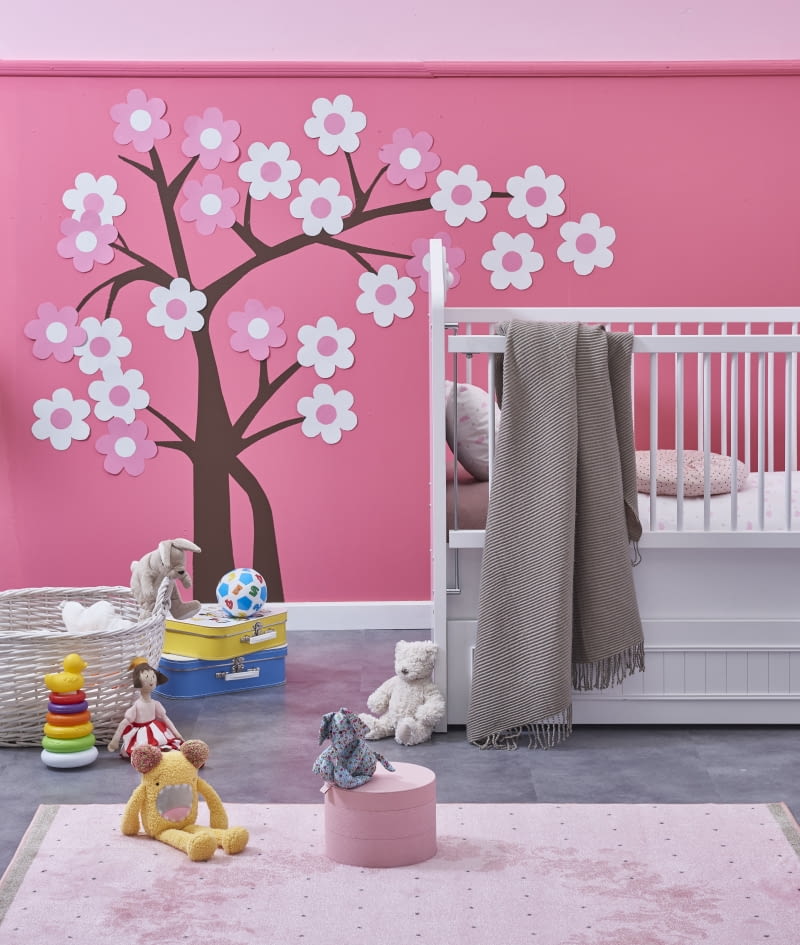 DIY - kwiatowy wzór na ścianie