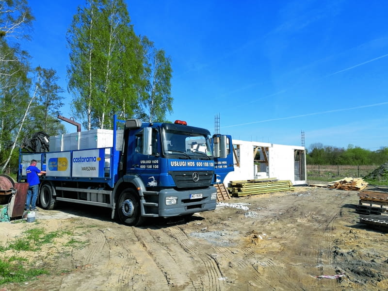 Przerwy technologiczne są bardzo ważne i konieczne. Jeśli je pominiemy, może dojść do uszkodzenia elementów konstrukcyjnych. Pla nując budowę domu, najważniejsze przerwy technologiczne można przewidzieć i budowę zaplanować z ich uwzględnieniem