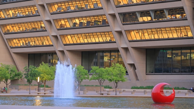 Ratusz w Dallas. Proj. I.M. Pei