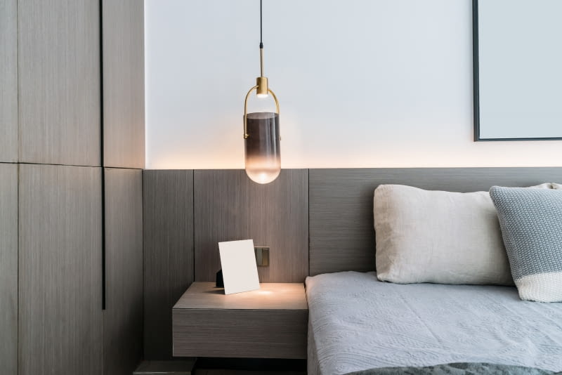 Przestronne mieszkanie z wanną w sypialni