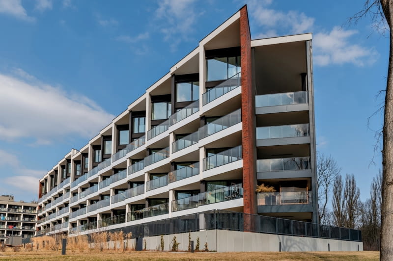 Przestrzeń w dialogu z otoczeniem – apartament nad Jeziorem Zegrzyńskim