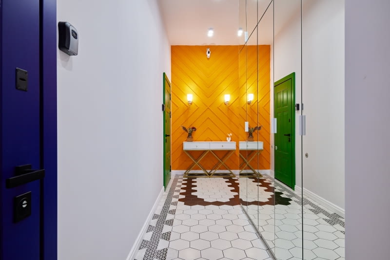 Wzorzyste płytki w przedpokoju