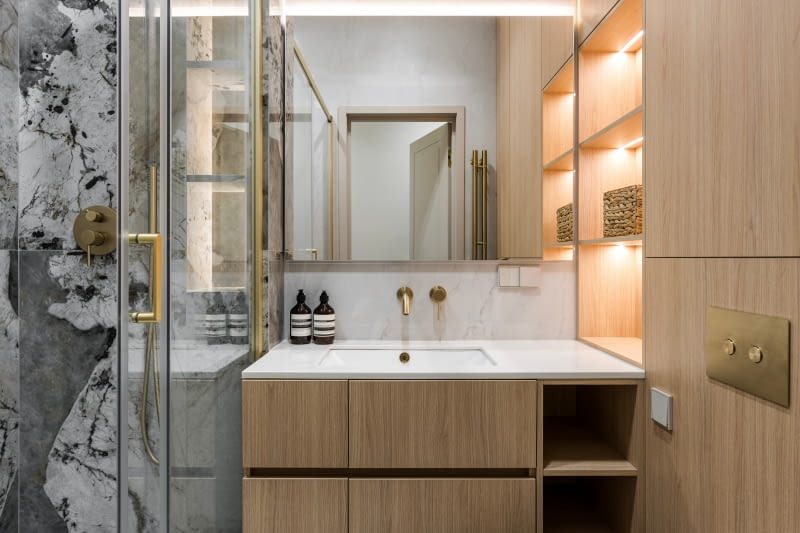 Półki i szafki w łazience