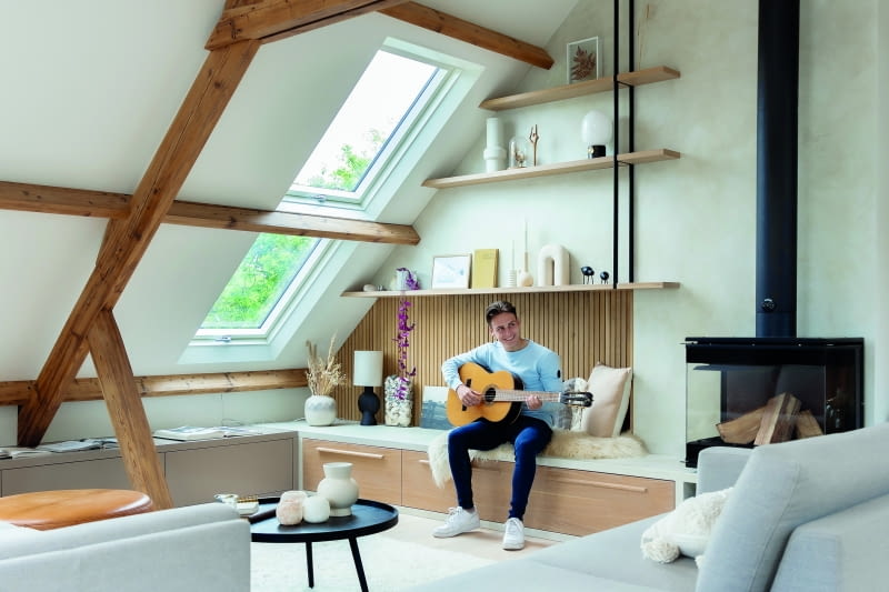 Hałas na zewnątrz? Zamykając okno, jednym ruchem ręki decydujesz o byciu sam na sam z muzyką.