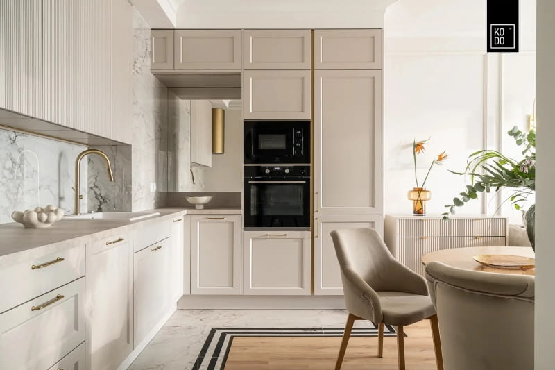 Wnętrza w złotej poświacie - projekt pracowni KODO