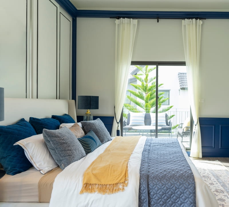 Mieszkanie z żółto-niebieskimi dodatkami