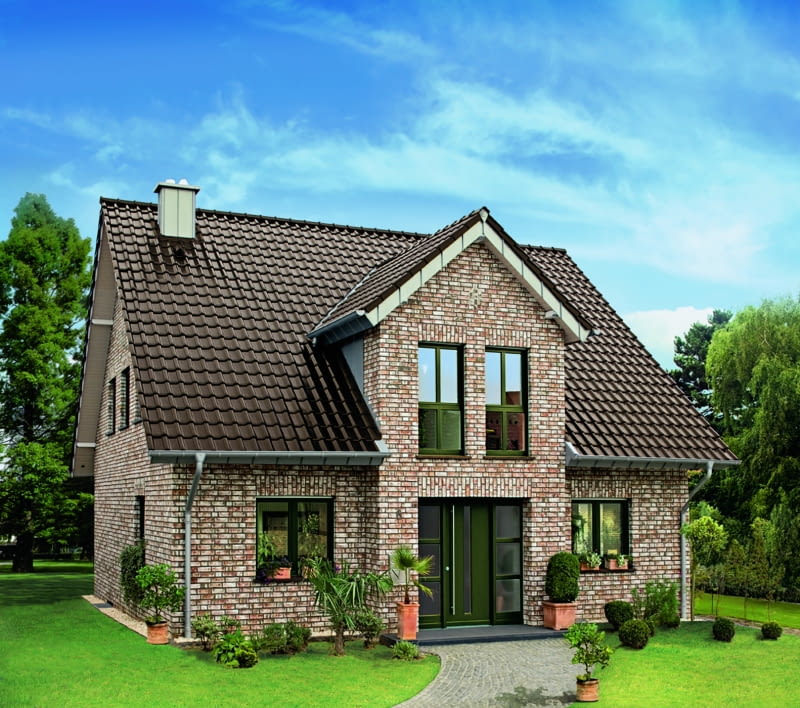 Do wykonanie nadproża podtrzymującego ścianę osłonową używa się belek żelbetowych z przyklejonymi płytkami bądź prefabrykatów. Możliwe jest także podwieszenie materiału okładzinowego za pomocą kotew kątowych mocowanych do wieńca stropu Do wykonanie nadproża podtrzymującego ścianę osłonową używa się belek żelbetowych z przyklejonymi płytkami bądź prefabrykatów. Możliwe jest także podwieszenie materiału okładzinowego za pomocą kotew kątowych mocowanych do wieńca stropu