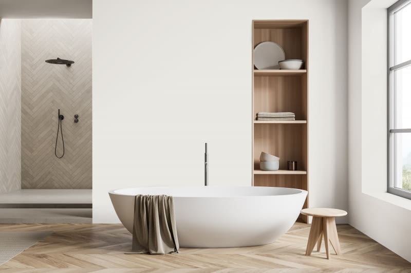 Dzięki zawartości twardych jak diament kryształów korundu farba Dekoral Effect 3in1 (na zdjęciu biała z nutą moreli) wykazuje doskonałą odporność na zmywanie i szorowanie. Jej powłoka jest odporna na grzyby i pleśnie, dzięki czemu nadaje się do pomieszczeń o podwyższonej wilgotności.