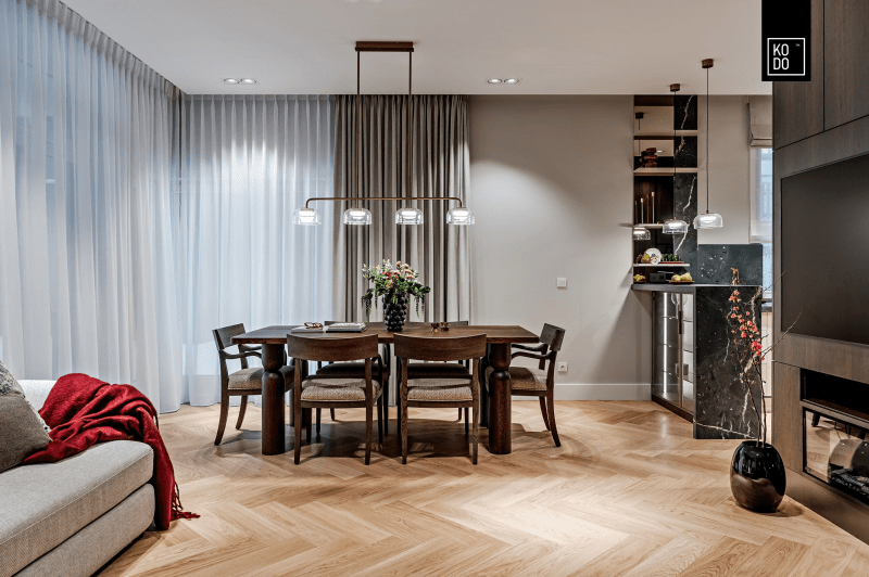 Harmonia inspirowana naturą: 90-metrowe mieszkanie w Warszawie