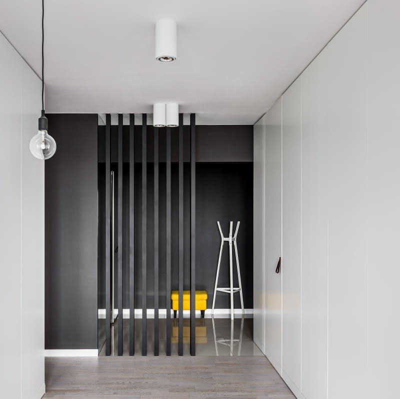 Minimalistyczne mieszkanie w czerni i bieli Minimalistyczne mieszkanie w czerni i bieli