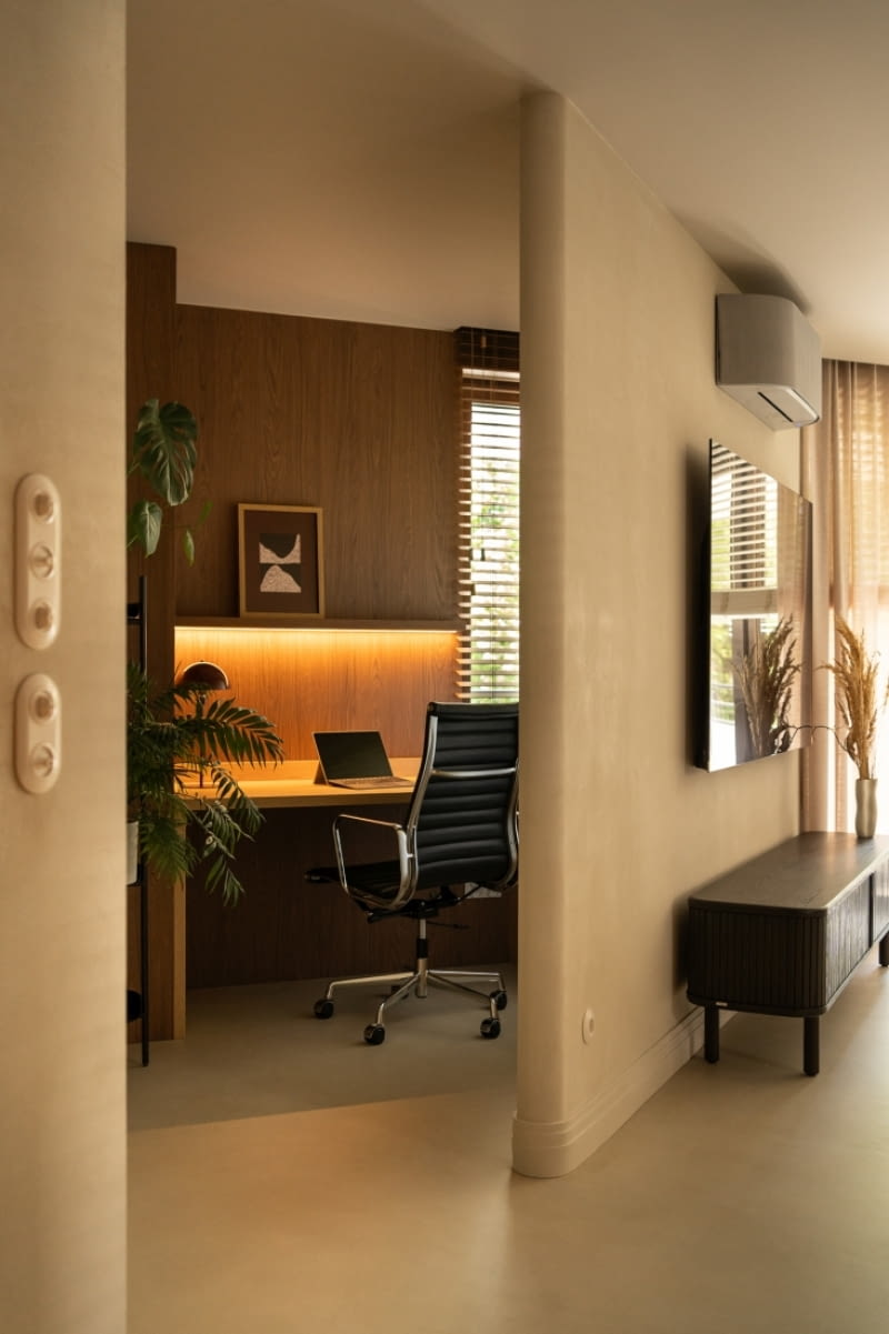 Między minimalizmem a wyrazistością: apartament w Krakowie